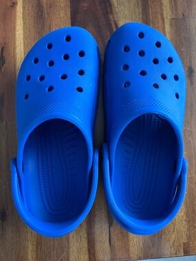 CROCS Men's Classic Clog in Bright Blue
